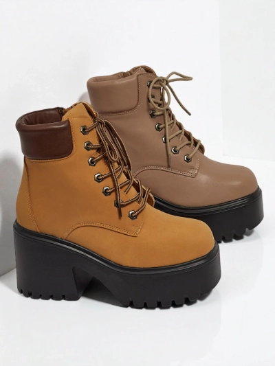 Női eco velúr bokacsizma vastag sarokkal és platformmal Tavlissa