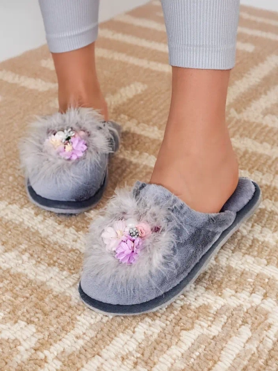 Royalfashion Női bundás papucs virágokkal Ederra
