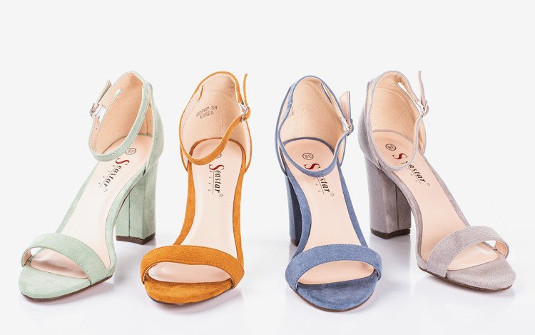 Zöld női szandál egy édes mézes oszlopon - lábbeli