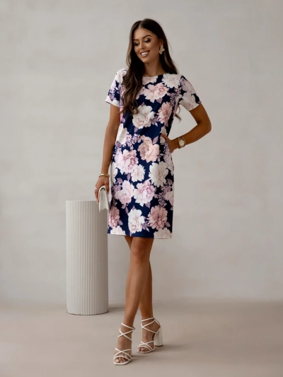 Royalfashion Egyszerű, térd alatt álló női ruha rövid ujjakkal, virágmintával.