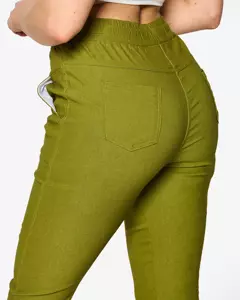 sötétzöld