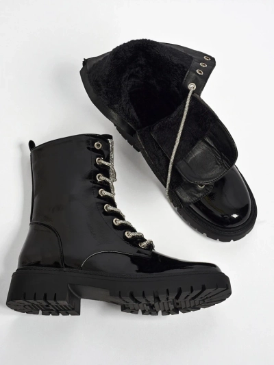 Fjorra lakkozott fűzős női bokacsizma