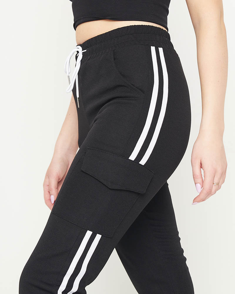 Fekete női cargo nadrág csíkokkal - Ruházat