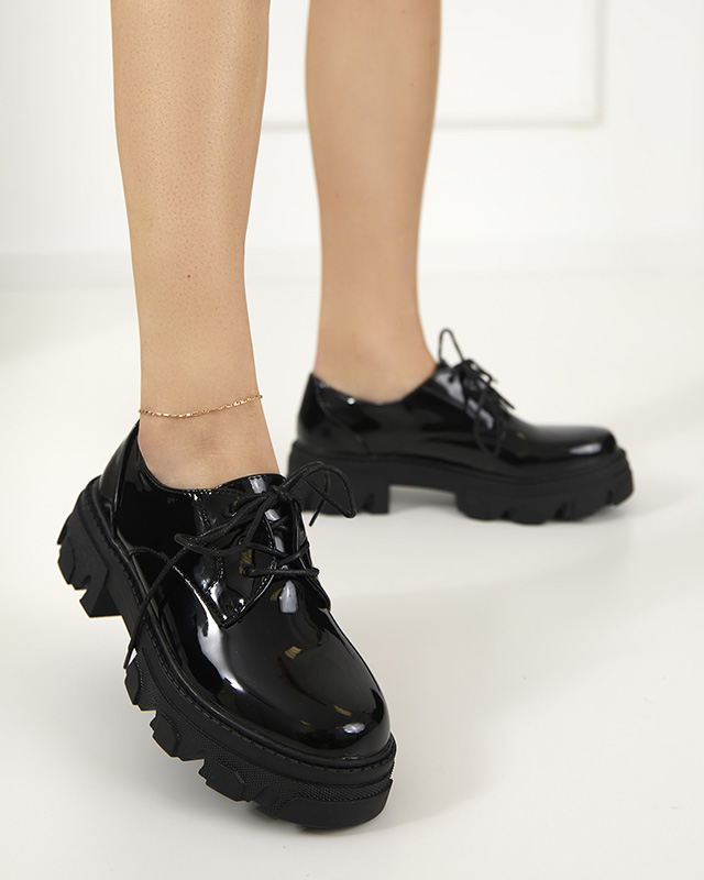 Női fekete lakkozott alacsony cipő Pertiso - Cipő