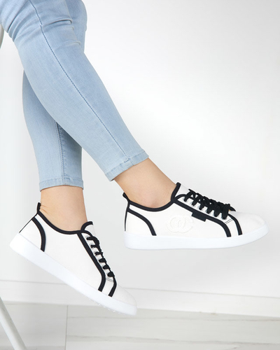 OUTLET Női fehér tornacipő Wefera kitűzővel - Lábbeli