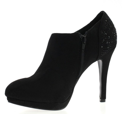 Czarne botki na słupku  - Obuwie