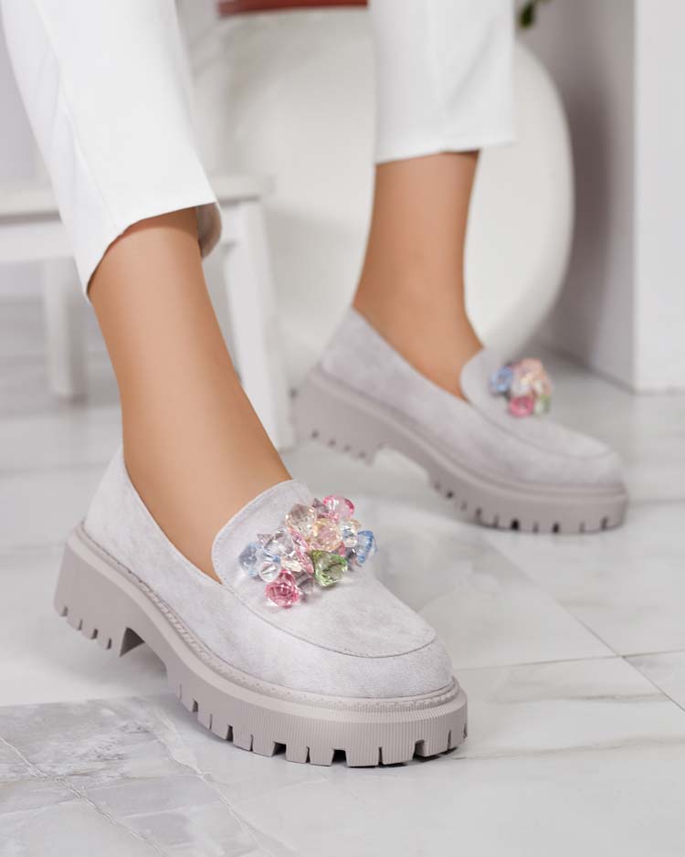 Világosszürke női mokaszin színes gyöngyökkel Hetika - Lábbeli