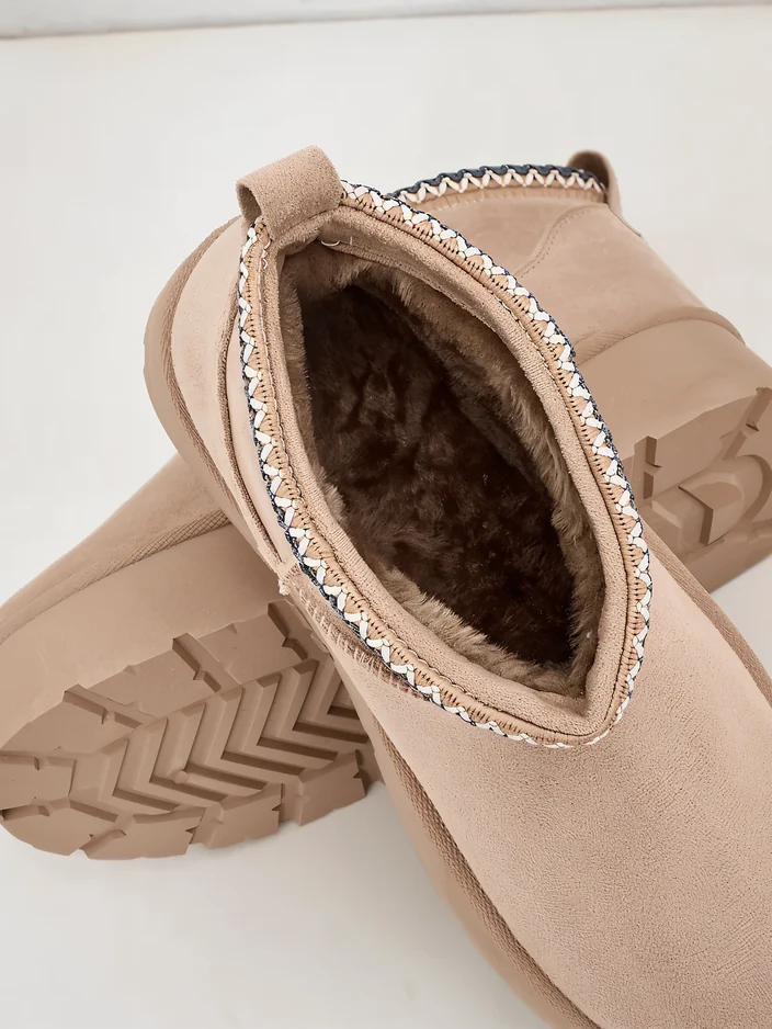 Royalfashion Női rövid csizma a'la hócsizma Xoalla