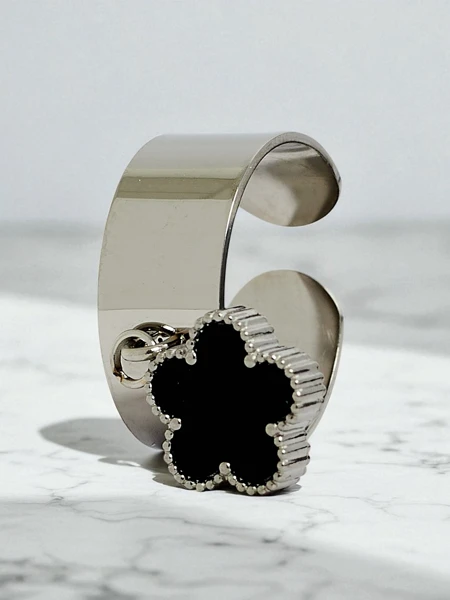 Dolce Vita karperec díszes charmokkal