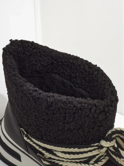 Női a'la hótaposók bundával, Verruna