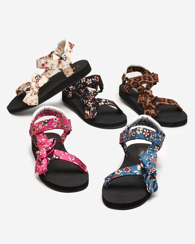 Fekete női szandál bézs virágcsíkokkal - Lábbeli