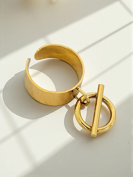 Bransoletka obręcz Dolce Vita z ozdobnymi charmsami