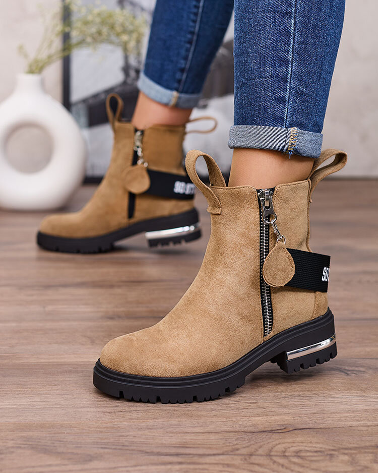 Royalfashion Barna öko-szarvasbőr csizma pánttal és cipzárral Redmisala