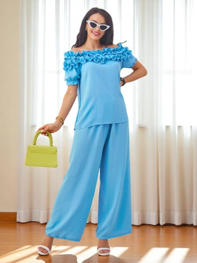 Royalfashion Női szett off-the-shoulder toppal, rövid ujjakkal és dekoratív nyakkivágással, valamint trapéznadrággal