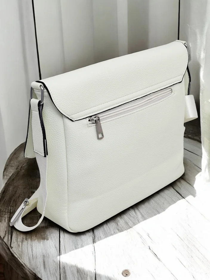 Royalfashion női kézitáska cipzáras zsebbel a fedelein