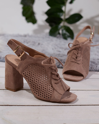 OUTLET Világosbarna női áttört szandál oszlopon Sasqan- Footwear