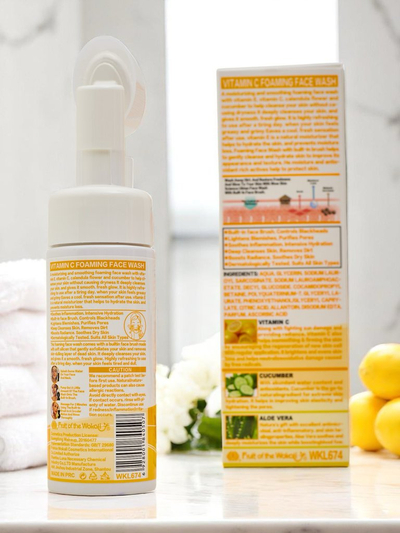 Tisztító, öregedésgátló arctisztító hab C-vitaminnal és kefével