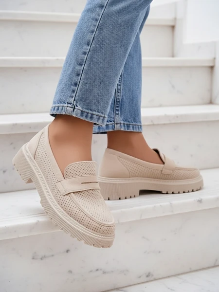 Callista bézs női loafer, ökológiai bőr, lapos 4 cm-es sarok