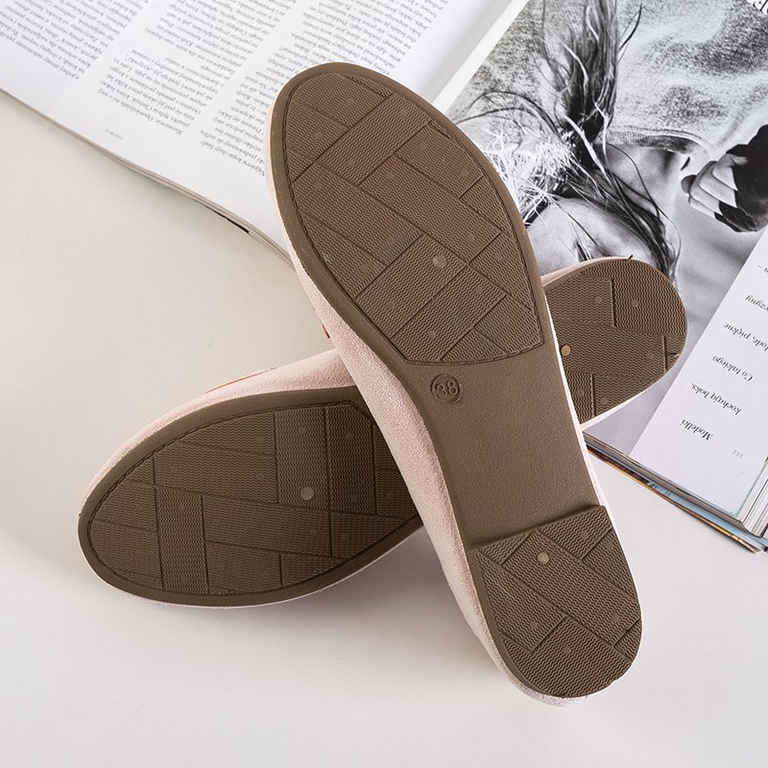 OUTLET Női mokaszinok meztelen virágos kígyóbetéttel - Lábbeli