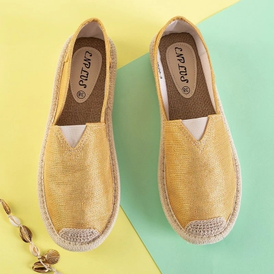 OUTLET Sárga női espadrillák fényes cérnával Hagenti - Cipők