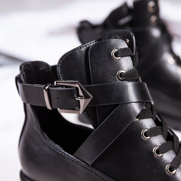 Czarne botki na płaskim obcasie z wycięciem Locca - Obuwie