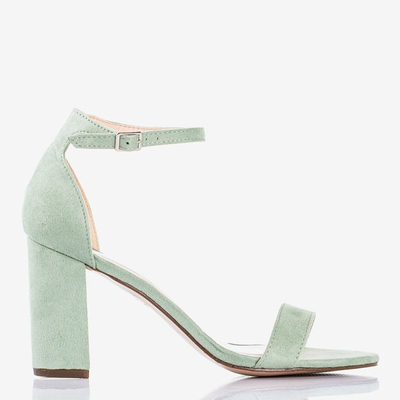 Zöld női szandál egy édes mézes oszlopon - lábbeli