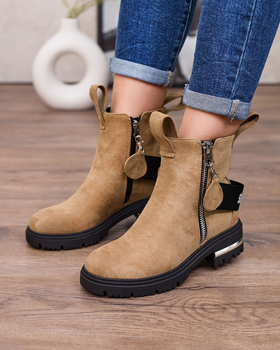 Royalfashion Barna öko-szarvasbőr csizma pánttal és cipzárral Redmisala