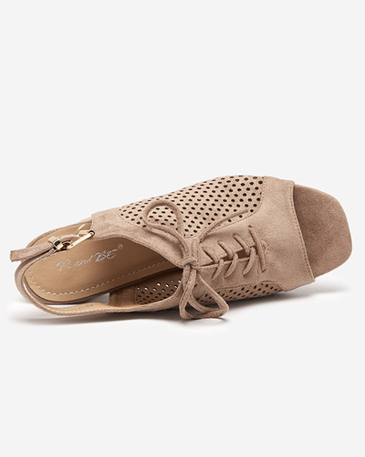 OUTLET Világosbarna női áttört szandál oszlopon Sasqan- Footwear