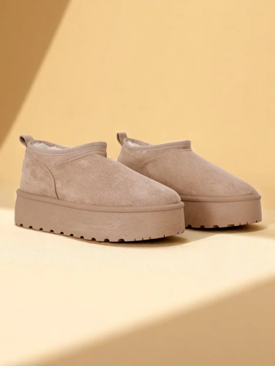 Royalfashion Női rövid csizma a'la hócsizma Ozozi