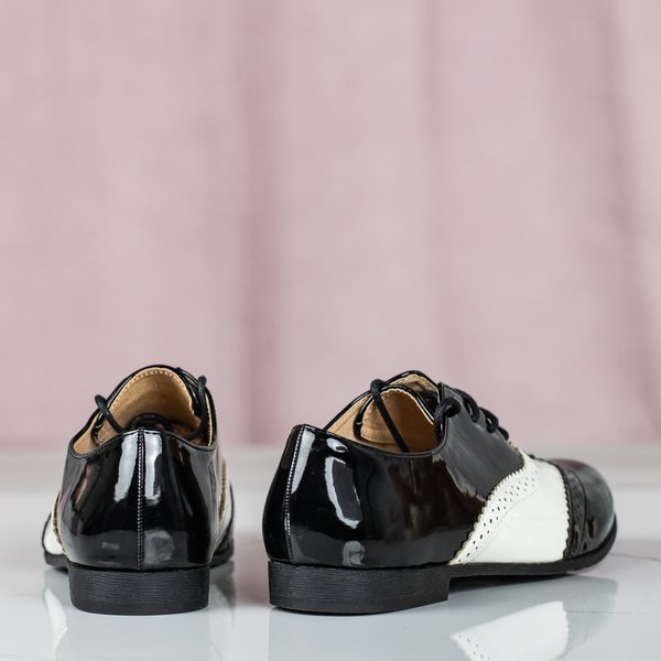 Czarno - białe półbuty w stylu retro Chaplin - Obuwie