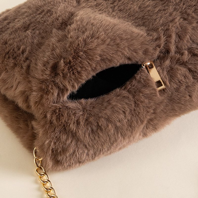 Barna szőrme válltáska - Táskák