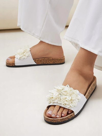 Royalfashion női flip-flop kis virágokkal Occes