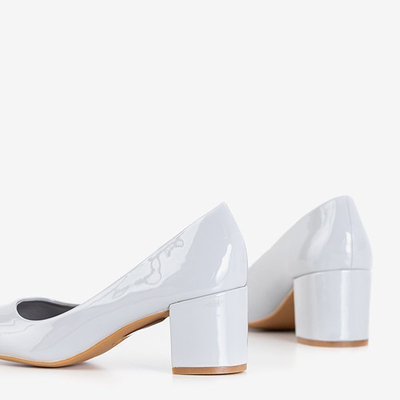 OUTLET Szürke női lakkozott szivattyúk a Sofronia oszlopon - Lábbeli