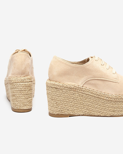 OUTLET Bézs ék alakú cipő Jakaia- Lábbeli