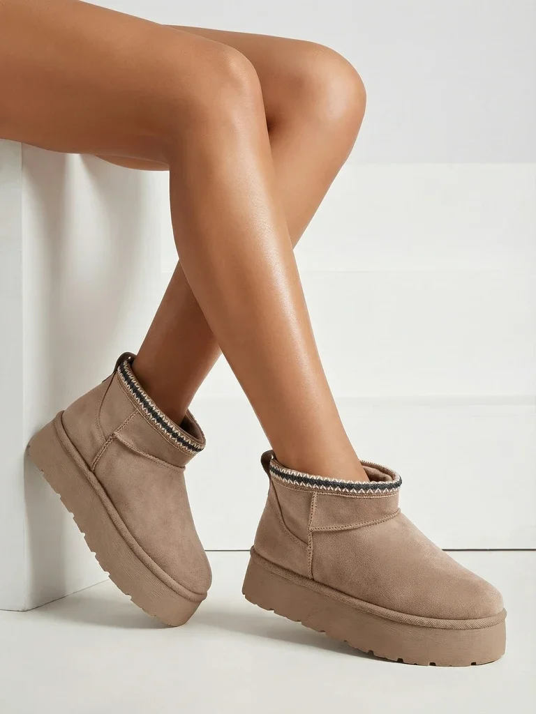 Royalfashion Női rövid csizma a'la hócsizma Xoalla