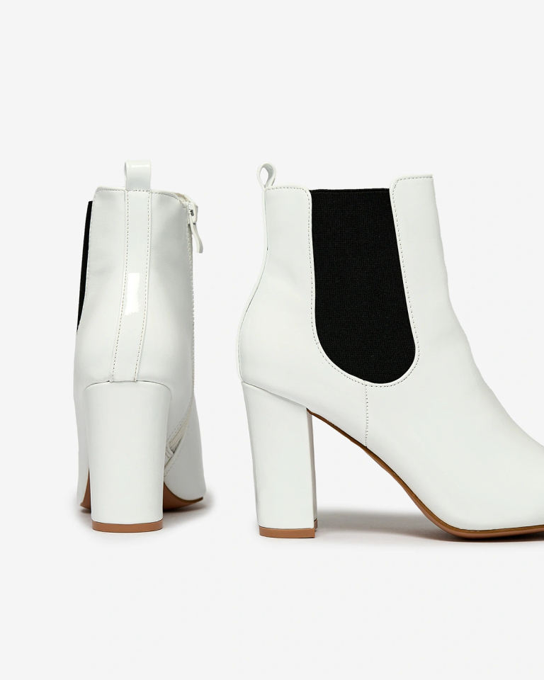 Royalfashion Fehér női Lady Jeny tűsarkú csizma