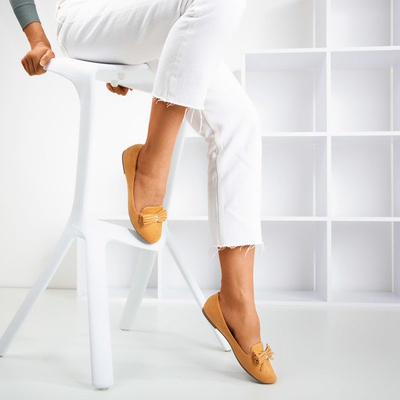 Barna balerinák, frisszel díszítve - Lábbeli