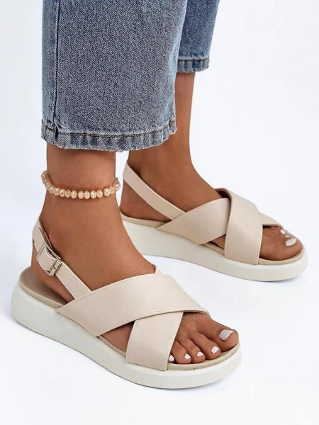 Royalfashion Női vastag talpú szandál Riva Star