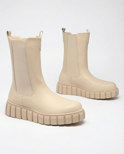 Royalfashion Női magas, lapos sarkú csizma ekrü színben Elicane