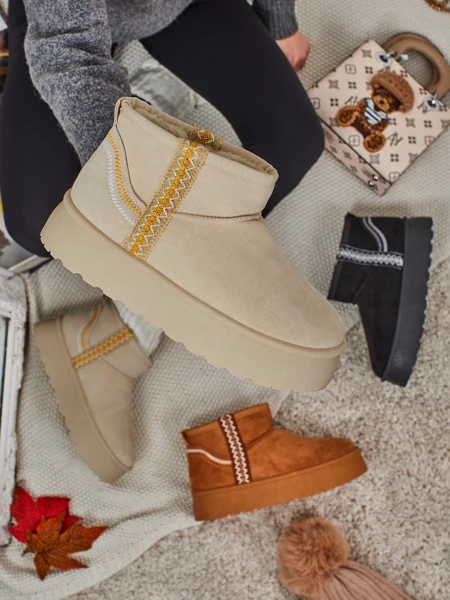 Pravel rövid női hócsizmák