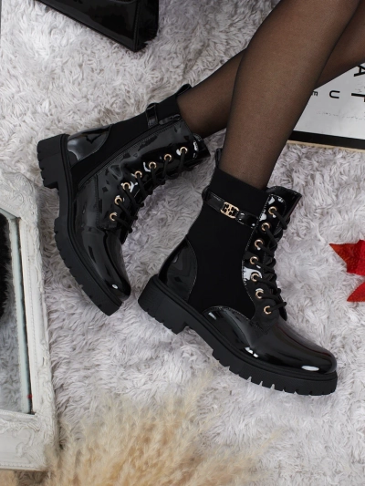 Alvinea fűzős bokacsizma matt és lakkozott műbőrből