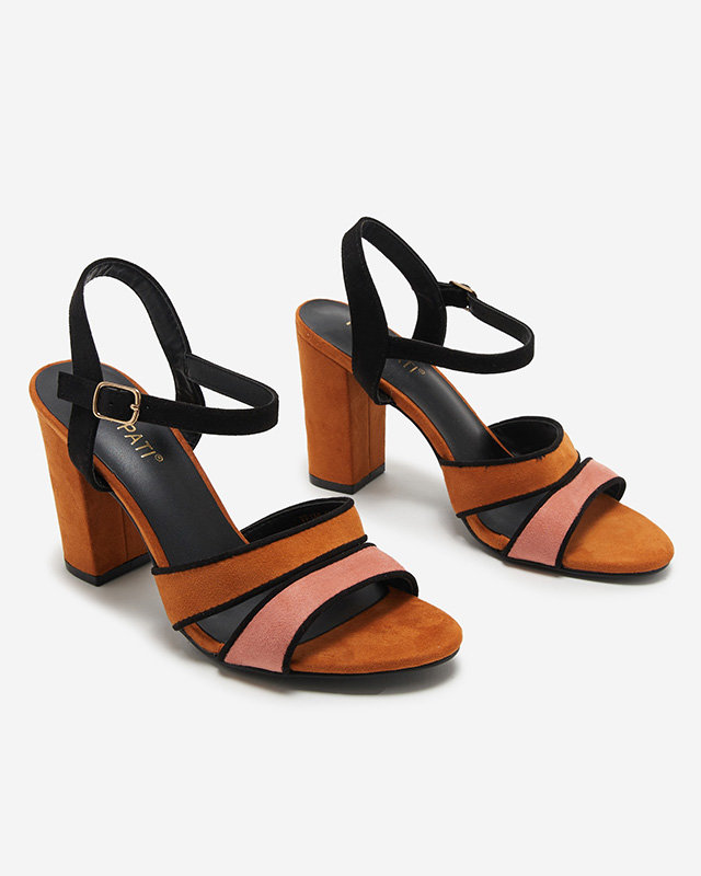 OUTLET Teve színű női szandál poszton Hromm- Footwear