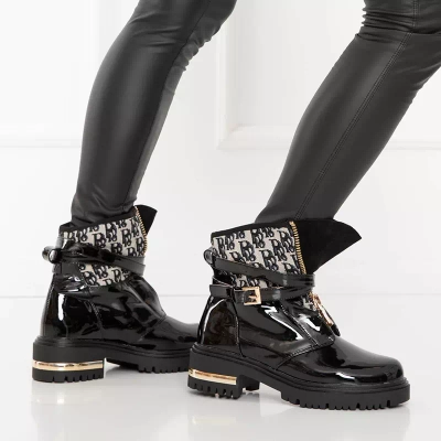 OUTLET Fekete női lakkozott csizma Rubiska - Lábbeli