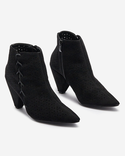 OUTLET Fekete áttört tűsarkú csizma Gesann- Footwear