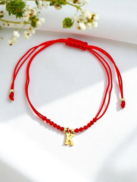 Női karkötő K betűvel