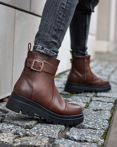 Sötétbarna női csizma csattal Utilas - Lábbeli