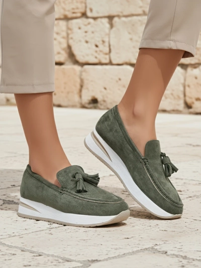 Aurelia Verde – Zöld női öko-velúr mokaszinok 4 cm-es éktalppal