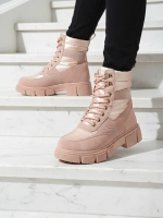 rózsaszín || fekete