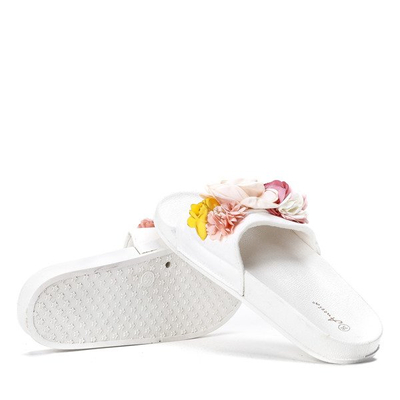Białe klapki z ozdobnymi kwiatkami Judith - Obuwie