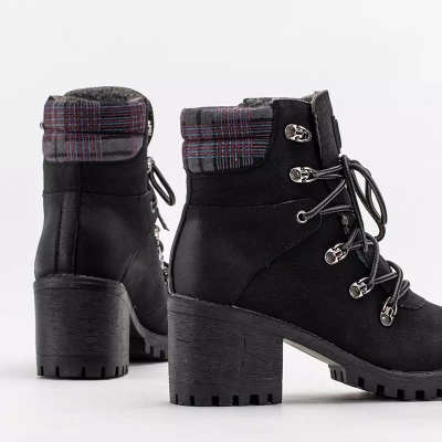 OUTLET Fekete női csizma a Royaltan postán - Footwear